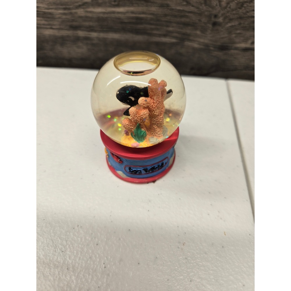 Vtg SeaWorld Shamu Orca‎ Whale Mini Snow Globe Glitter Coral Reef Souvenir ohio